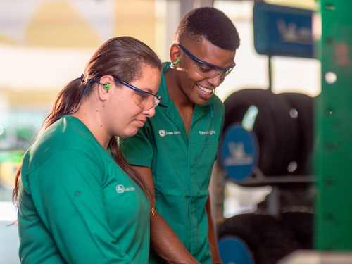 Tracbel Agro abre curso exclusivo de formação de operadoras para colhedoras de cana
