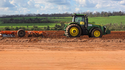 Tereos e Atvos lideram inovação com testes pioneiros de tratores autônomos na cultura de cana-de-açúcar no Brasil