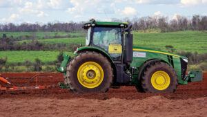 Tereos e Atvos lideram inovação com testes pioneiros de tratores autônomos na cultura de cana-de-açúcar no Brasil