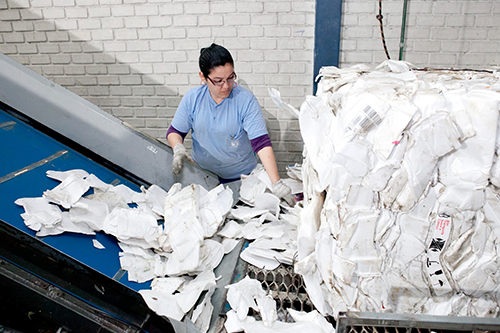 Repor, matéria-prima proveniente do isopor reciclado, é aplicada no isolamento térmico em construções na Europa