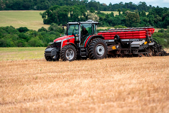 Massey Ferguson apresenta nova geração de máquinas agrícolas na Expodireto 2026
