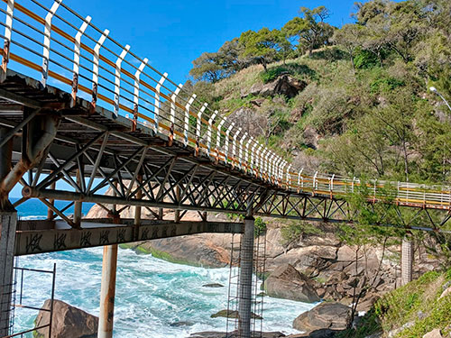 Recuperação de ciclovia sobre o mar no Rio de Janeiro impõe desafios de acesso e logística