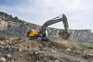 Volvo CE lança no Brasil a EC230 Electric, escavadeira de médio porte com zero emissões