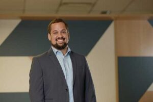 Volvo CE lança no Brasil a EC230 Electric, escavadeira de médio porte com zero emissões