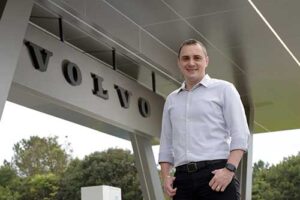 Volvo CE lança no Brasil a EC230 Electric, escavadeira de médio porte com zero emissões