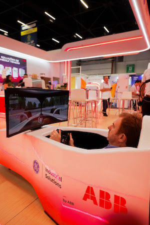 ABB leva simulador da Formula E à Feicon e convida público a vivenciar experiência de mobilidade elétrica