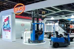 Logística com Blade: BYD lança no Brasil empilhadeira com tecnologia inédita no país e acelera a eletrificação de toda a cadeia
