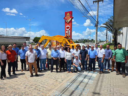  Supercarregadeira para terrenos inclinados é apresentada em Pernambuco