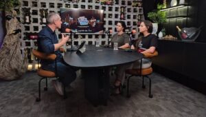 Podcast Vai de Vinho Brasileiro encerra segunda temporada com episódio sobre bares e eventos que levaram o vinho às ruas