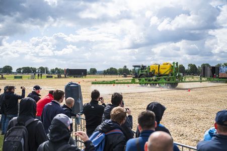 Visão online Demonstrações de máquinas agrícolas e robôs de campo na DLG-Feldtage 2026