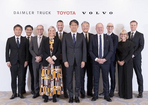 Daimler Truck, Grupo Volvo e cellcentric assinam acordo de cooperação com a Toyota para a joint venture de células de combustível