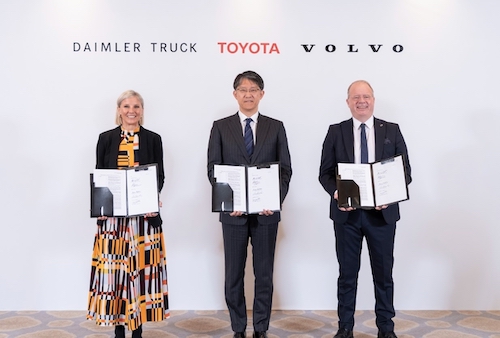 Daimler Truck, Grupo Volvo e cellcentric assinam acordo de cooperação com a Toyota para a joint venture de células de combustível