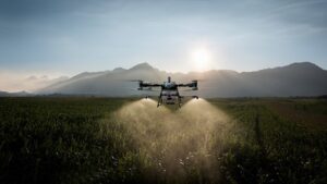 Uso de drones na agricultura cresce mais de 10 vezes no Brasil, com desempenho equivalente à pulverização tradicional