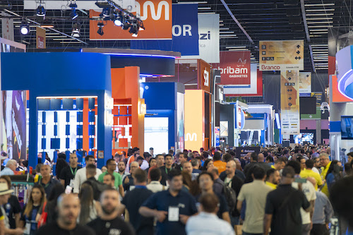  Na FEICON, César Cielo leva lições de resiliência ao setor da construção civil