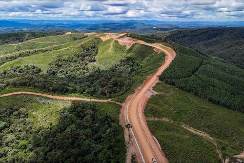 Pavimentação do acesso a Doutor Ulysses avança e marca transformação histórica no município