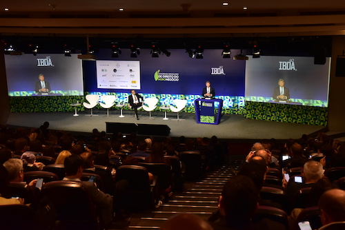 Segurança jurídica e crise do agro pautam Congresso Brasileiro de Direito do Agronegócio