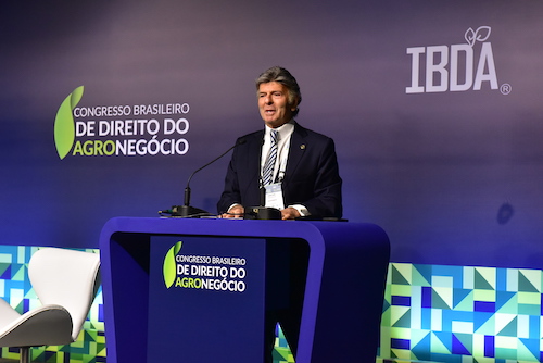 Segurança jurídica e crise do agro pautam Congresso Brasileiro de Direito do Agronegócio
