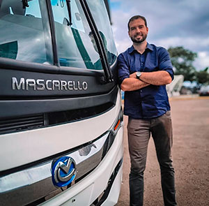 Novo ônibus elétrico aposta em design autoral para inaugurar nova fase do transporte coletivo urbano