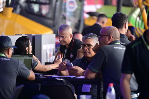 LiuGong reforça estratégia de pós-vendas e apresenta soluções integradas para maximizar a performance dos clientes na Agrishow 2026