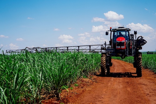  Massey Ferguson apresenta na Agrishow 2026 tratores focados na redução de custos para o setor canavieiro
