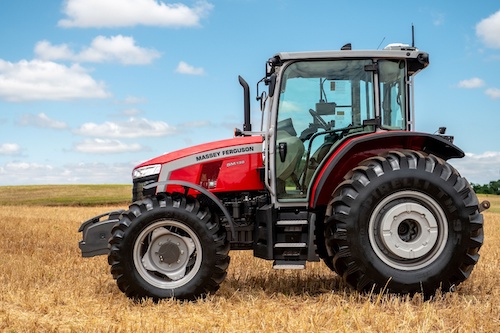 Massey Ferguson destaca versatilidade das séries MF 5M e MF 6M na Agrishow 2026