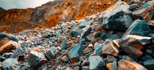 Aquisição bilionária em terras raras recoloca o Brasil no mapa estratégico, mas não resolve sua maior fragilidade industrial