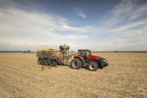 TMA na Agrishow 2026: plantadora de cana com IA chega ao mercado e carreta de vinhaça ganha protagonismo em cenário de tensão no Irã
