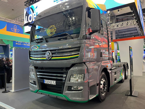 Caminhão Volkswagen B100 Flex ganha holofote mundial na Alemanha