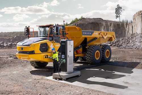 Volvo CE começa a produzir caminhões articulados elétricos em série na Europa