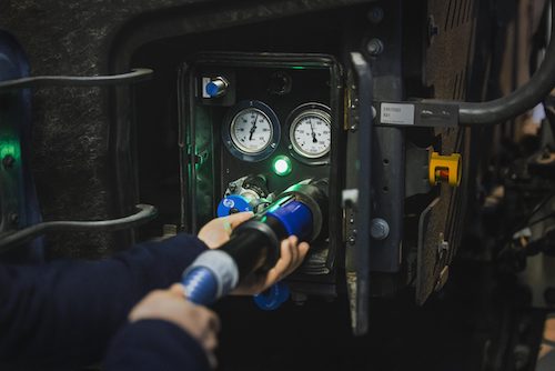 Volvo inicia testes de caminhões com motor de combustão a hidrogênio na Europa