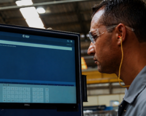 Amalcaburio otimiza processos e aumenta OEE em 15% com implantação do SKA MES Especializada no desenvolvimento de peças metálicas e plásticas para montadoras, a empresa avançou na transformação digital industrial com apoio da SKA