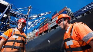 DP World recebe novos equipamentos elétricos no Porto de Santos