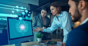 Pesquisa indica que a minoria dos protótipos de IA chegam à fase de produção. Para especialista, o gargalo está na ausência de profissionais capazes de conectar, contextualizar e orquestrar os dados dentro de cada operação.