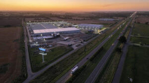 Mercedes-Benz Caminhões e Ônibus Argentina inaugura Centro Industrial de Zárate