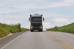 Botuverá reafirma satisfação com o caminhão extrapesado Mercedes-Benz Axor e adquire 36 unidades para transporte de grãos de milho