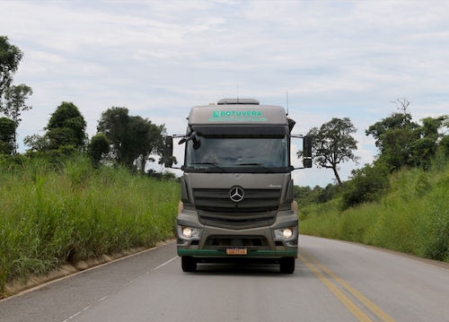 Botuverá reafirma satisfação com o caminhão extrapesado Mercedes-Benz Axor e adquire 36 unidades para transporte de grãos de milho