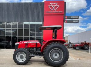 Valence Massey Ferguson reforça proximidade com produtores na Feira Agropecuária de Morro do Chapéu (BA