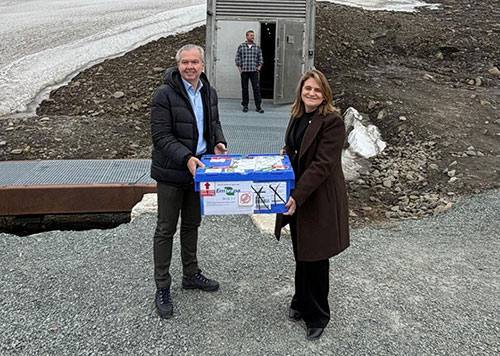 Presidente da Embrapa entrega nova remessa de sementes do Brasil ao Banco de Svalbard