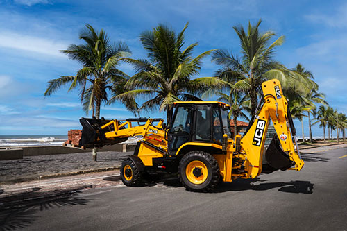 JCB lança nova retroescavadeira 3CX Plus, elevando o padrão global de tecnologia, conforto e eficiência