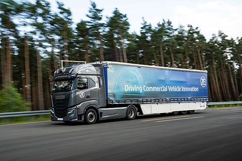 ZF apresenta os mais recentes sistemas de segurança e controle de movimento para veículos comerciais definidos por software