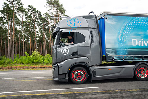 ZF apresenta os mais recentes sistemas de segurança e controle de movimento para veículos comerciais definidos por software