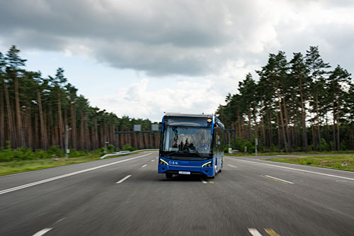 ZF apresenta os mais recentes sistemas de segurança e controle de movimento para veículos comerciais definidos por software
