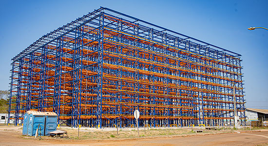Automação logística exige infraestrutura de alta precisão para garantir desempenho operacional