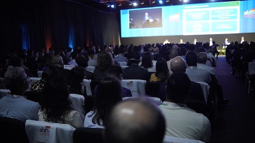 ABM Week 10: Fórum de Líderes debate o valor do capital humano na indústria.