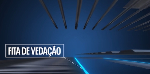 O mercado brasileiro de implementos rodoviários voltados ao transporte de cargas secas, refrigeradas e fracionadas segue impulsionado pela expansão logística do comércio eletrônico, pela cadeia de alimentos e bebidas e pelo crescimento das operações de distribuição regional. Nesse contexto, transportadores têm buscado implementos mais leves, resistentes e com menor custo operacional, fatores que influenciaram diretamente as atualizações incorporadas pela Librelato na Série Evolut 2026. Entre os destaques está o Furgão Alumínio Evolut 2026, desenvolvido para operações que exigem proteção contra chuva, poeira e variações climáticas. O modelo recebeu reforços completos na estrutura de vedação, incluindo melhorias nas emendas laterais e do teto, aplicação de fitas especiais de vedação e aumento nos pontos de fixação, reduzindo riscos de infiltração e preservando a carga transportada. Cada implemento passa ainda por testes de luz, infiltração e inspeção visual para validação da estanqueidade. 