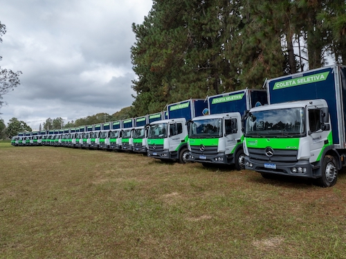 129 caminhões Mercedes-Benz Atego são entregues pelo Instituto Água e Terra a municípios do Paraná 