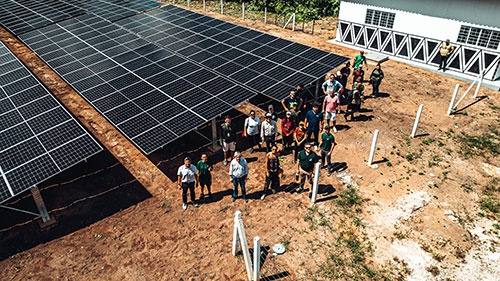 Schneider Electric e FAS inauguram polo de energia sustentável em comunidade indígena no Amazonas