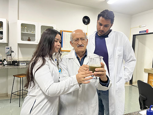 Dia Nacional da Ciência: pesquisa desenvolvida por alunos de Engenharia Química da Uniube utiliza ozônio no branqueamento do caldo de cana-de-açúcar