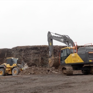 Volvo CE desenvolve testes de aplicação de nova escavadeira EC230 Electric