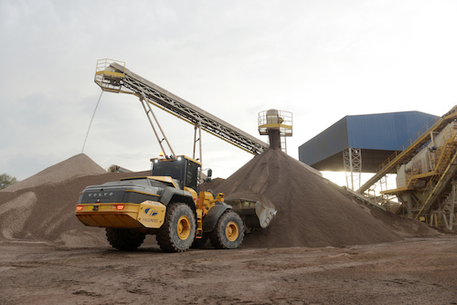 Volvo CE desenvolve testes de aplicação de nova escavadeira EC230 Electric